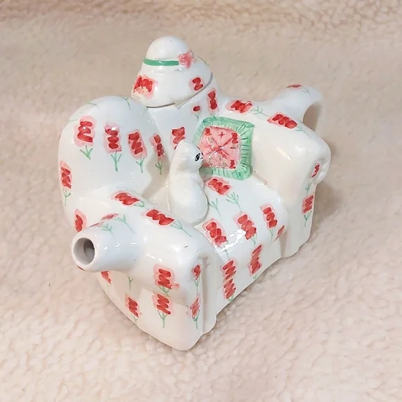 Cardinal, Inc. 1995 Tea-Nee Teapots Cozy Chair w/ Kitty Teapot Collectible - Picture 3 of 4